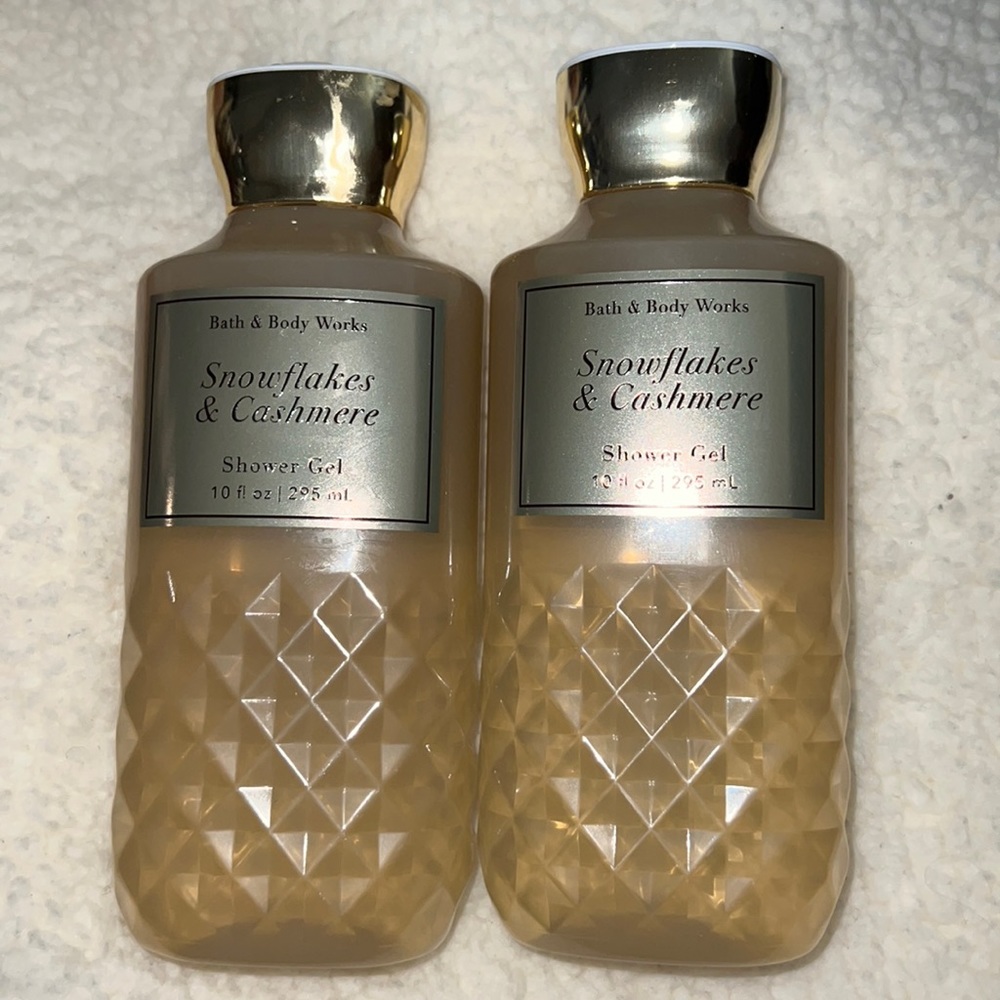 BBW 2pc shower gels snowflakes & cashmere
